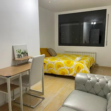 Habitaciones En Villa Coliving Villa Vistas San Fausto de Campcentellas Exterior photo
